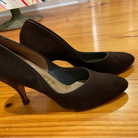 Vintage 1960’s Brown Suede Pumps - Picture 4 of 4